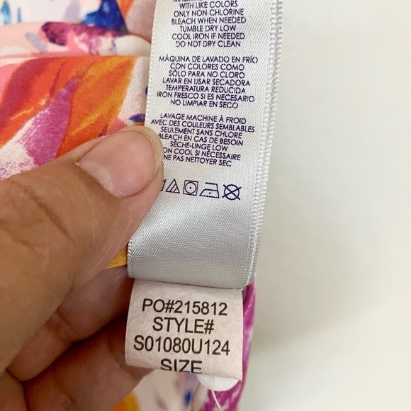 NYDJ Pink Floral Sleeveless 1/3 Front‎ Button Blouse in Medium - Picture 6 of 8